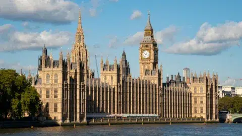 houses of parliament salparadis fotolia
