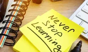 post it note with never stop learning on desk vitalii vodolazskyi adobestock 190750836